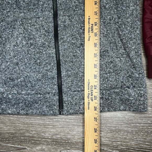 Old Navy Boys Lightweight Hooded Jacket With Quilted Sleeves Size XXL(18) - Picture 11 of 13